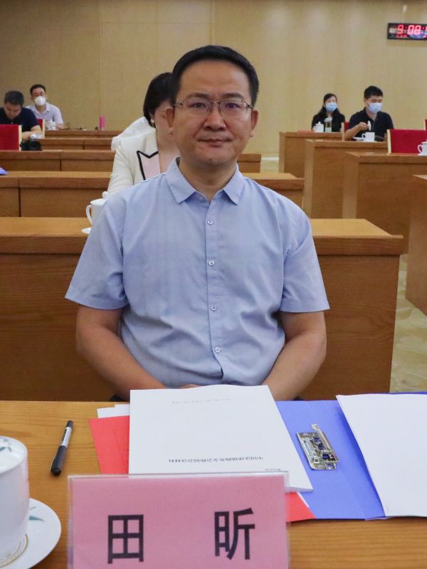 田昕